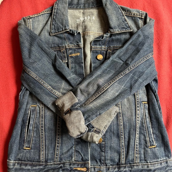 Gap Denim Jacket in Size Small - Picture 2 of 4